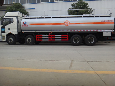 解放J6-16吨油罐车 可靠耐用的公路油品运输专家