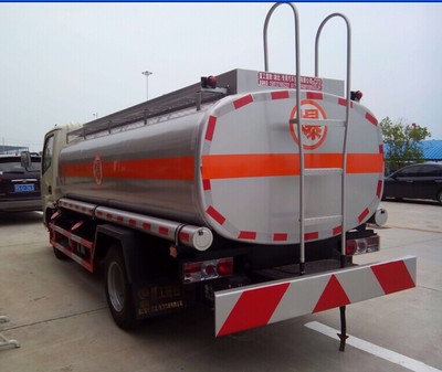 油罐车选购指南 聚焦5吨东风锐铃与吉林市湖北厦工楚胜特卖